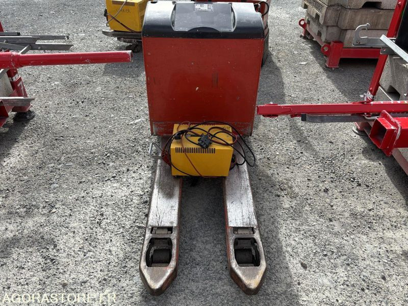 Transpalette électrique 1800kg Fenwick T18 - Transpalette: photos 1 Transpalette électrique 1800kg Fenwick T18 - Transpalette: photos 1