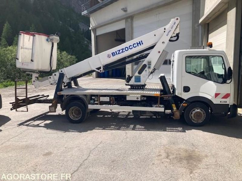 Nissan CABSTAR nacelle 20m 48163 kms 2009 - Véhicule utilitaire: photos 5 Nissan CABSTAR nacelle 20m 48163 kms 2009 - Véhicule utilitaire: photos 5