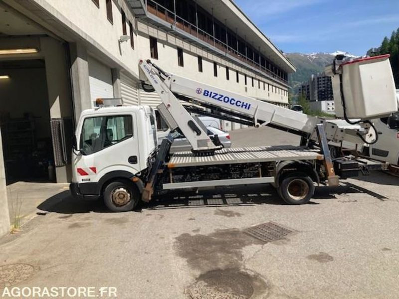 Nissan CABSTAR nacelle 20m 48163 kms 2009 - Véhicule utilitaire: photos 1 Nissan CABSTAR nacelle 20m 48163 kms 2009 - Véhicule utilitaire: photos 1