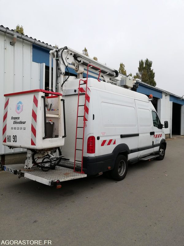 RENAULT MASCOTT avec nacelle France Elevateur - 2004 - 122152kms - Véhicule utilitaire: photos 1 RENAULT MASCOTT avec nacelle France Elevateur - 2004 - 122152kms - Véhicule utilitaire: photos 1