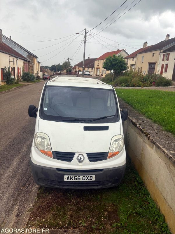 Renault Trafic dci 115 / 228000 km - Immatriculation anglaise - Véhicule utilitaire: photos 4 Renault Trafic dci 115 / 228000 km - Immatriculation anglaise - Véhicule utilitaire: photos 4