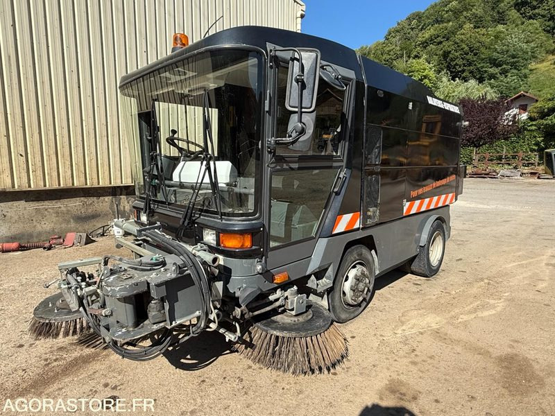 Balayeuse aspiratrice MATHIEUX C 560-2003-6077 Heures - Balayeuse de voirie: photos 1 Balayeuse aspiratrice MATHIEUX C 560-2003-6077 Heures - Balayeuse de voirie: photos 1