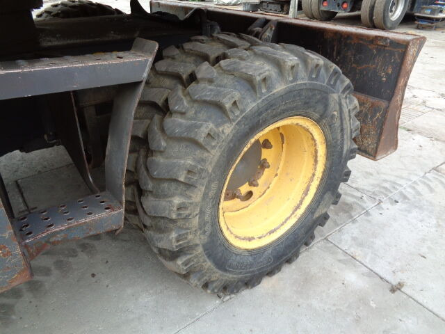 New Holland MH 4.6 - Pelle sur pneus: photos 5 New Holland MH 4.6 - Pelle sur pneus: photos 5