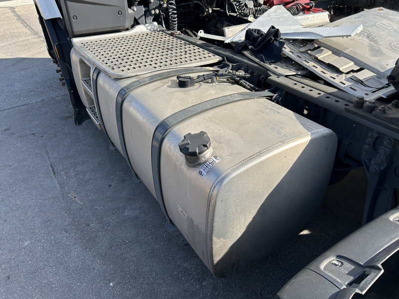 DAF 765 liters 620x675x2112 with step, complete set - Réservoir de carburant pour Camion: photos 2 DAF 765 liters 620x675x2112 with step, complete set - Réservoir de carburant pour Camion: photos 2