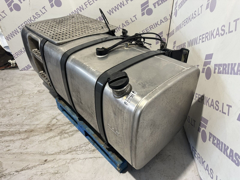 DAF 830L, fuel tank with brackets - Réservoir de carburant pour Camion: photos 2 DAF 830L, fuel tank with brackets - Réservoir de carburant pour Camion: photos 2