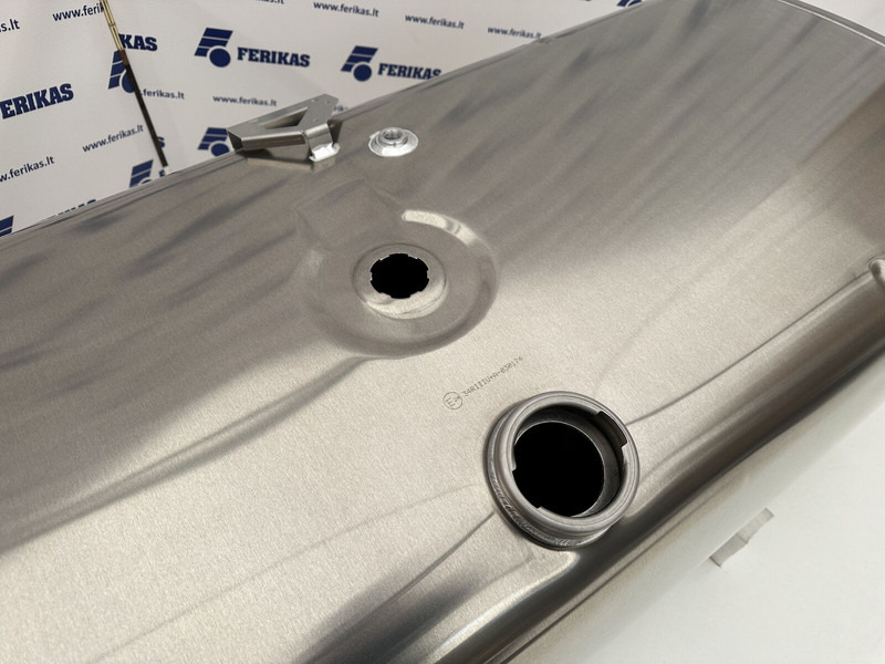 DAF New aluminum fuel tank 590L - Réservoir de carburant pour Camion: photos 4 DAF New aluminum fuel tank 590L - Réservoir de carburant pour Camion: photos 4