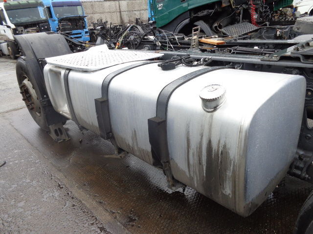 DAF with brackets - Réservoir de carburant pour Camion: photos 3 DAF with brackets - Réservoir de carburant pour Camion: photos 3