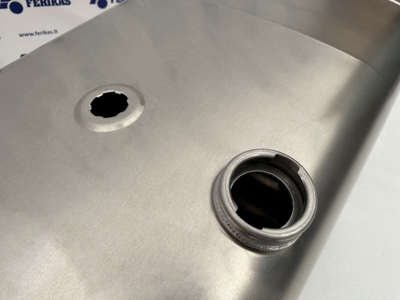 Iveco New aluminum fuel tank 350L - Réservoir de carburant pour Camion: photos 3 Iveco New aluminum fuel tank 350L - Réservoir de carburant pour Camion: photos 3