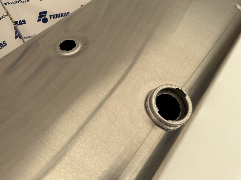 Iveco New aluminum fuel tank 600L - Réservoir de carburant pour Camion: photos 4 Iveco New aluminum fuel tank 600L - Réservoir de carburant pour Camion: photos 4