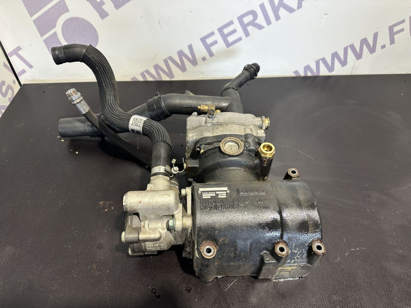 MAN air compressor with hydraulic steering pump - Pompe de support pour Camion: photos 2 MAN air compressor with hydraulic steering pump - Pompe de support pour Camion: photos 2