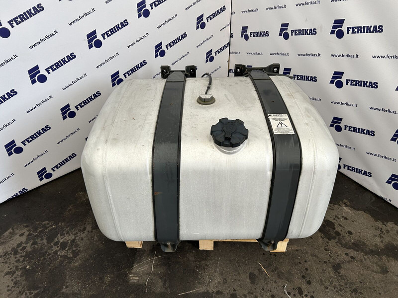 Mercedes-Benz 330L complete fuel tank with brackets - Réservoir de carburant pour Camion: photos 1 Mercedes-Benz 330L complete fuel tank with brackets - Réservoir de carburant pour Camion: photos 1