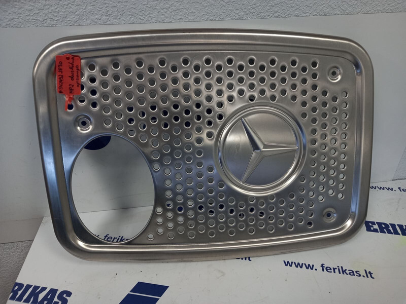 Mercedes-Benz catalyst cover - Pare-chocs pour Camion: photos 2 Mercedes-Benz catalyst cover - Pare-chocs pour Camion: photos 2