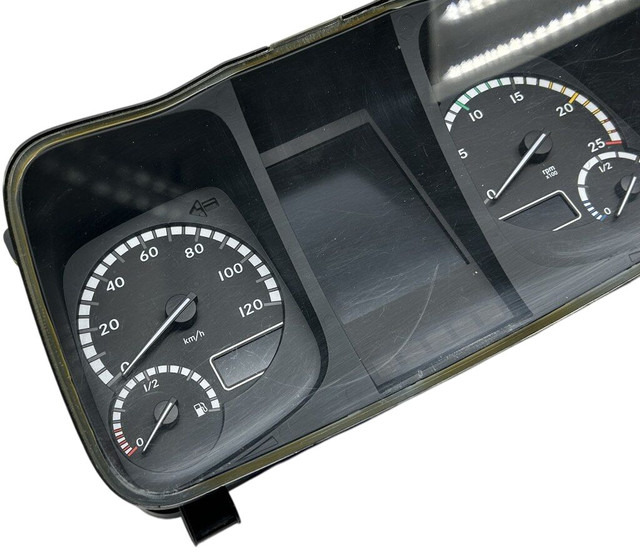 Mercedes-Benz instrument cluster Actros MP4 - Panel de instrumentos pour Camion: photos 3 Mercedes-Benz instrument cluster Actros MP4 - Panel de instrumentos pour Camion: photos 3
