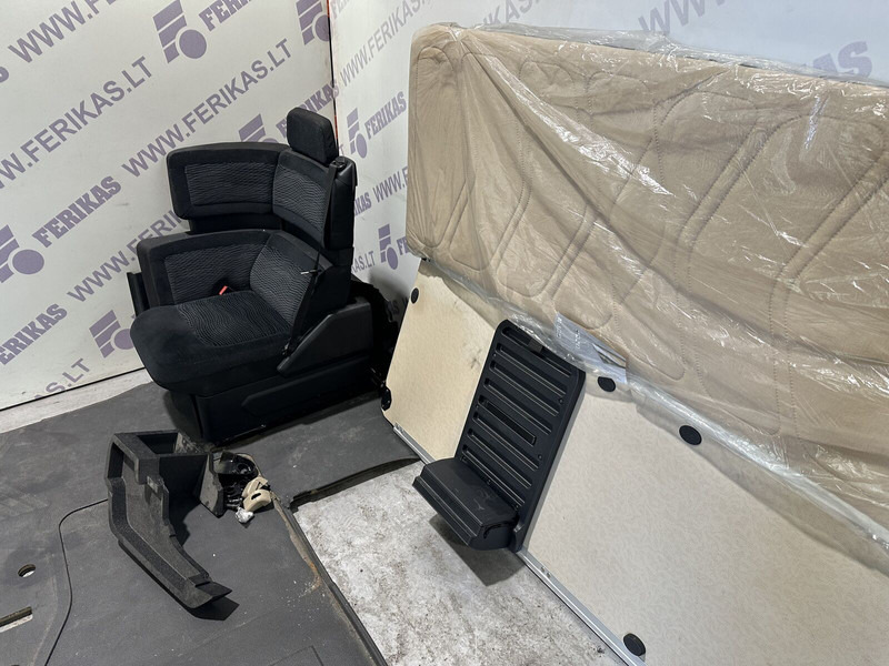 Mercedes-Benz passenger seat with lower bunk and table - Siège pour Camion: photos 3 Mercedes-Benz passenger seat with lower bunk and table - Siège pour Camion: photos 3