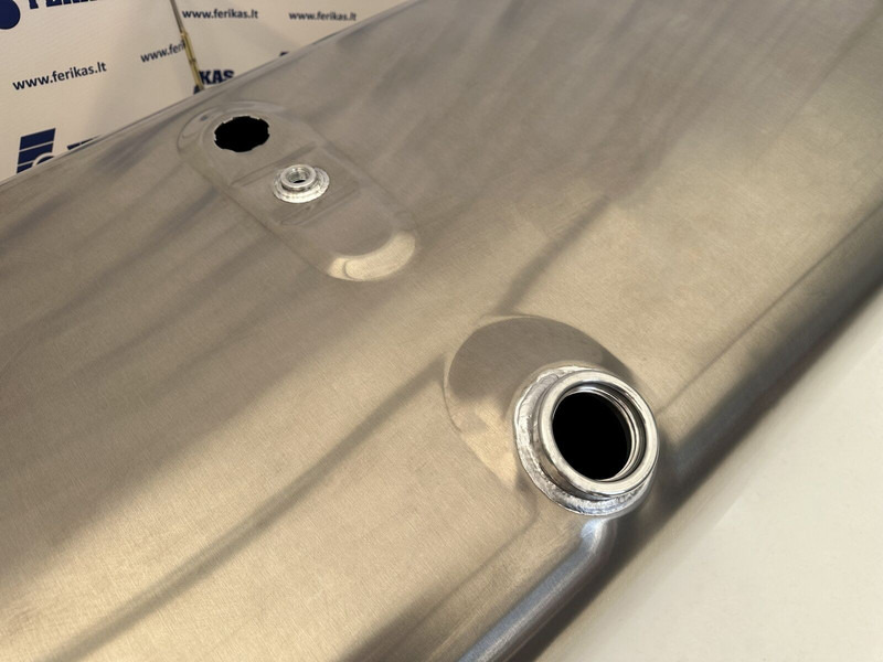 Scania - Réservoir de carburant pour Camion: photos 4 Scania - Réservoir de carburant pour Camion: photos 4