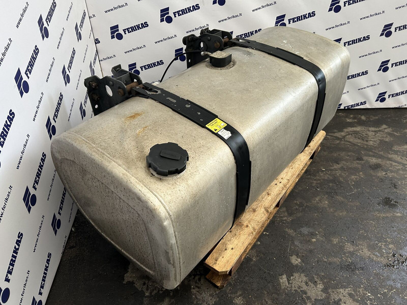 Volvo 450 liters, 560x675x1430 - Réservoir de carburant pour Camion: photos 2 Volvo 450 liters, 560x675x1430 - Réservoir de carburant pour Camion: photos 2