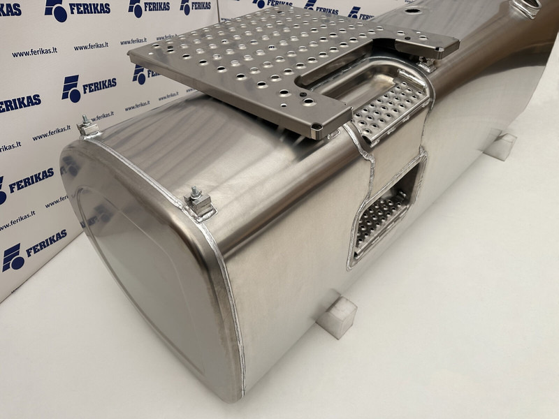 Volvo Aluminum - Réservoir de carburant pour Camion: photos 3 Volvo Aluminum - Réservoir de carburant pour Camion: photos 3