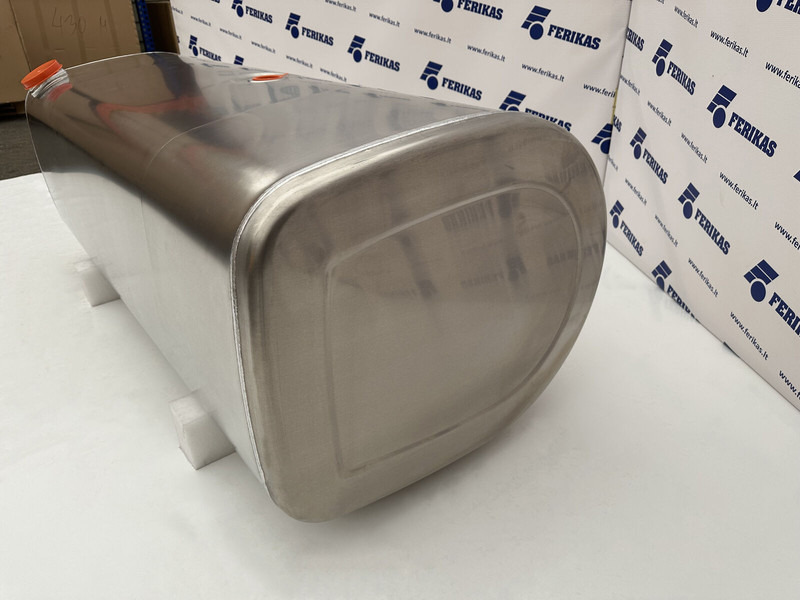 Volvo New aluminum fuel tank 475L - Réservoir de carburant pour Camion: photos 2 Volvo New aluminum fuel tank 475L - Réservoir de carburant pour Camion: photos 2