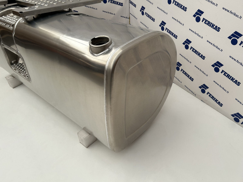 Volvo New aluminum fuel tank 700L - Réservoir de carburant pour Camion: photos 3 Volvo New aluminum fuel tank 700L - Réservoir de carburant pour Camion: photos 3