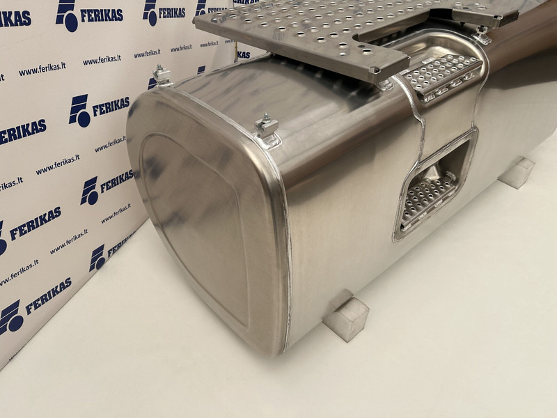 Volvo New aluminum fuel tank 700L - Réservoir de carburant pour Camion: photos 2 Volvo New aluminum fuel tank 700L - Réservoir de carburant pour Camion: photos 2
