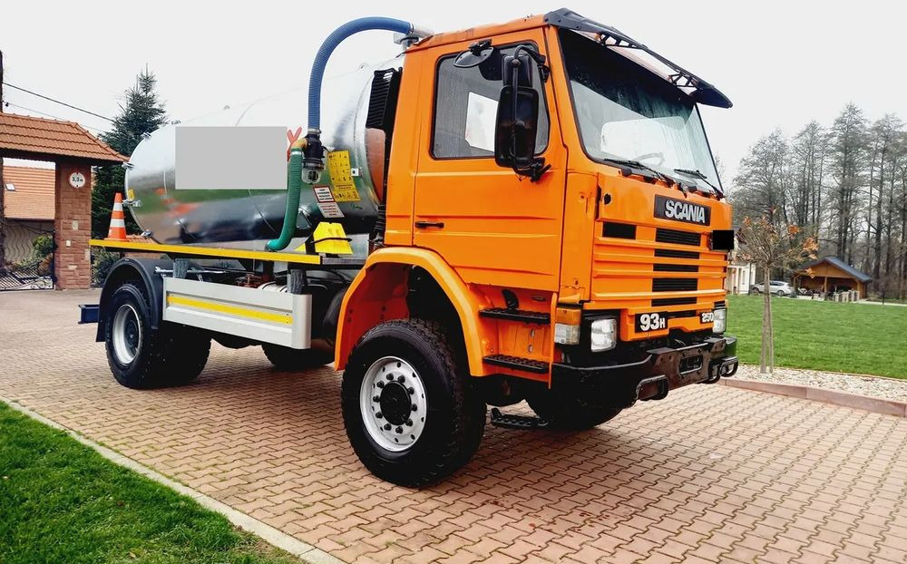 Scania 93 H 4X4 ALLROAD 4 WD - Camion citerne: photos 2 Scania 93 H 4X4 ALLROAD 4 WD - Camion citerne: photos 2