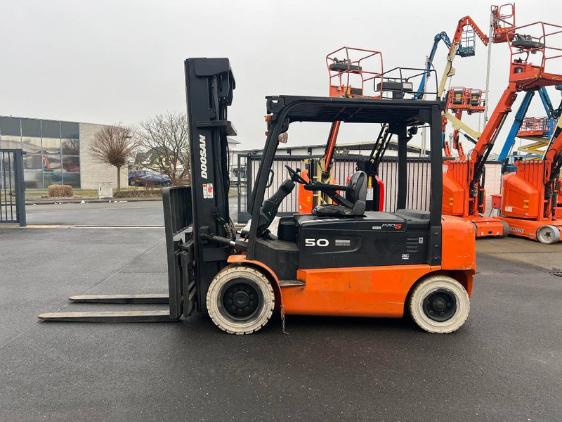 Doosan B50X5 5T 6m Triplex non-marking (1841) - Chariot élévateur électrique: photos 2 Doosan B50X5 5T 6m Triplex non-marking (1841) - Chariot élévateur électrique: photos 2