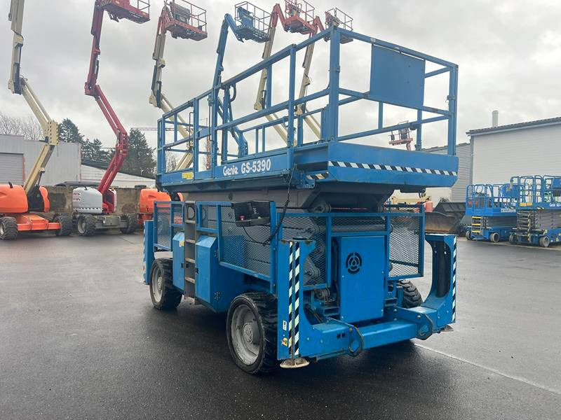 Genie GS5390 RT diesel 4x4 18m (1711) - Nacelle ciseaux: photos 5 Genie GS5390 RT diesel 4x4 18m (1711) - Nacelle ciseaux: photos 5