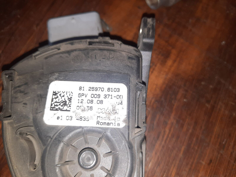 MAN  - Pédale: photos 3 MAN  - Pédale: photos 3