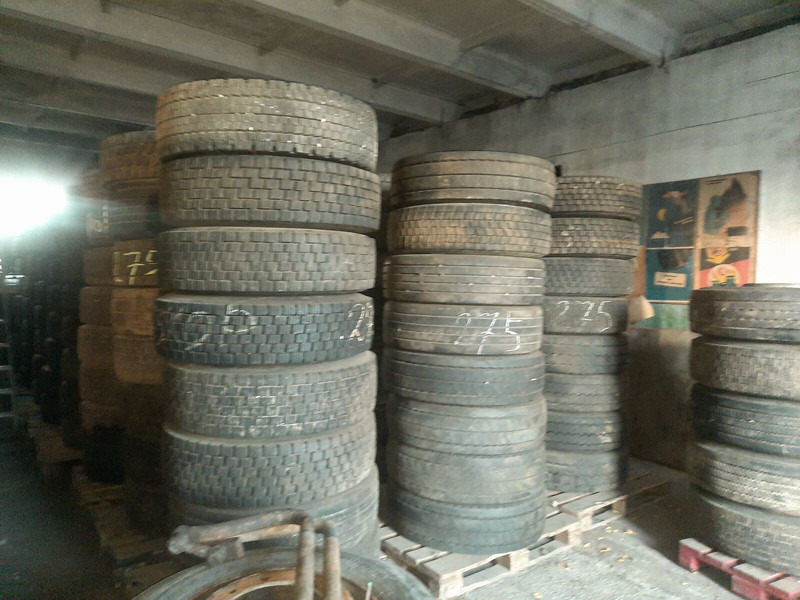 Michelin 295*80R22.5 255*70 \ 275*70* 265\70R19.5 - Pneu pour Camion: photos 3 Michelin 295*80R22.5 255*70 \ 275*70* 265\70R19.5 - Pneu pour Camion: photos 3