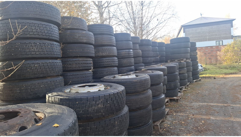Michelin 295*80R22.5 255*70 \ 275*70* 265\70R19.5 - Pneu pour Camion: photos 1 Michelin 295*80R22.5 255*70 \ 275*70* 265\70R19.5 - Pneu pour Camion: photos 1