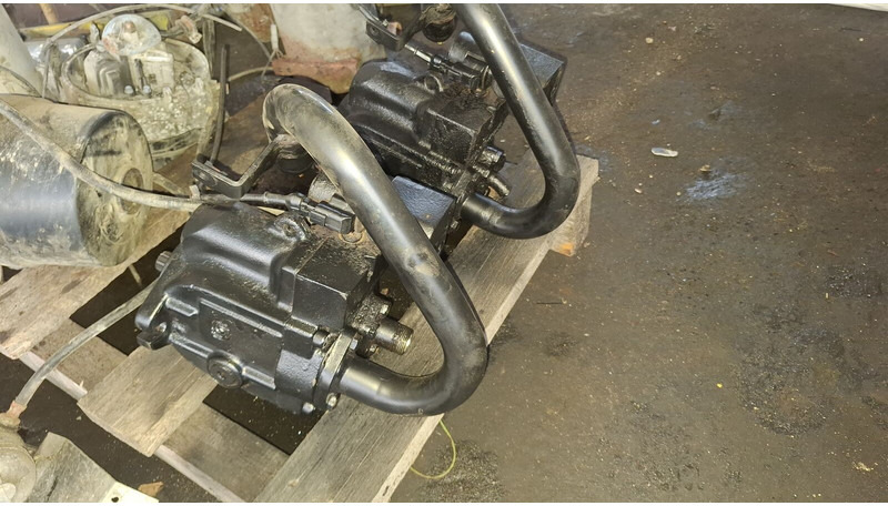 Scania MNR 0511.725023\7685955 - Pompe à huile: photos 1 Scania MNR 0511.725023\7685955 - Pompe à huile: photos 1