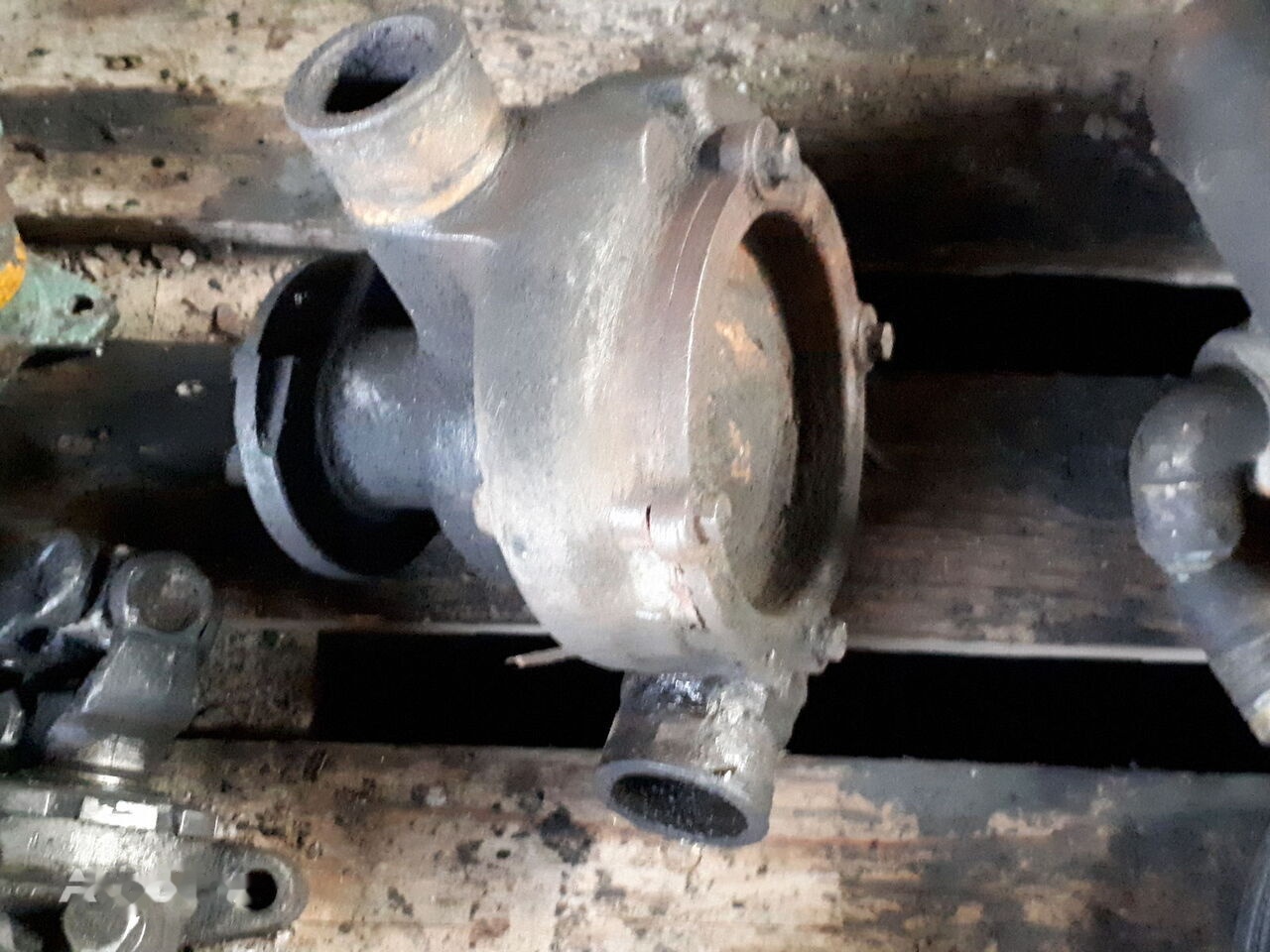 Volvo 4572010401. A4962010231 Volvo B10, D101 - Pompe à liquide de refroidissement pour Bus: photos 2 Volvo 4572010401. A4962010231 Volvo B10, D101 - Pompe à liquide de refroidissement pour Bus: photos 2
