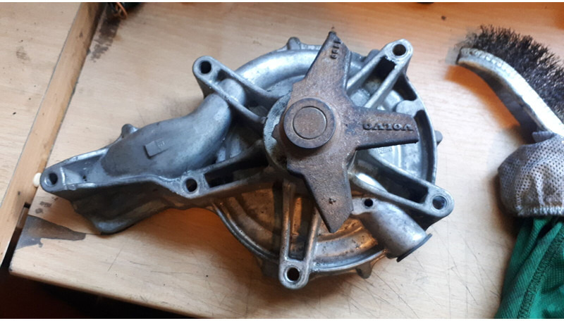 Volvo B 12 9700 . FM/FH - Pompe à liquide de refroidissement: photos 1 Volvo B 12 9700 . FM/FH - Pompe à liquide de refroidissement: photos 1