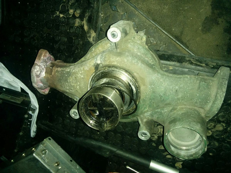 Volvo B 12 9700 . FM/FH - Pompe à liquide de refroidissement: photos 4 Volvo B 12 9700 . FM/FH - Pompe à liquide de refroidissement: photos 4