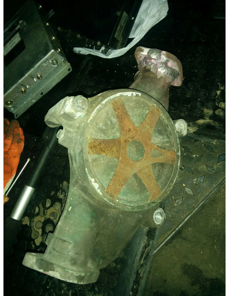 Volvo B 12 9700 . FM/FH - Pompe à liquide de refroidissement: photos 5 Volvo B 12 9700 . FM/FH - Pompe à liquide de refroidissement: photos 5