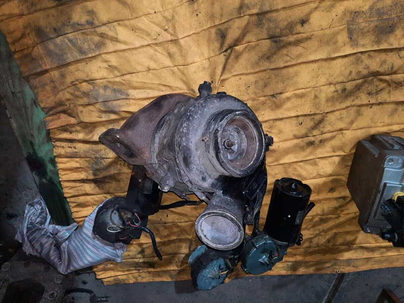 Volvo D12C D12A . Scania=918 - Turbocompresseur: photos 1 Volvo D12C D12A . Scania=918 - Turbocompresseur: photos 1