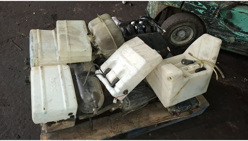 Volvo Scani - Vase d'expansion: photos 1 Volvo Scani - Vase d'expansion: photos 1