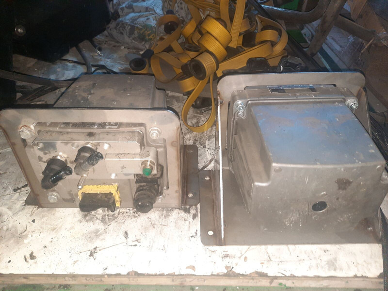 Volvo UDA2-7, 5-EXE-24 - Système d'échappement: photos 1 Volvo UDA2-7, 5-EXE-24 - Système d'échappement: photos 1