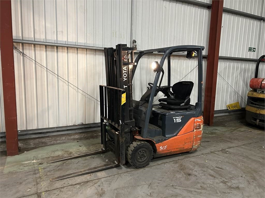 Toyota 8FBE15T - Chariot élévateur électrique: photos 2 Toyota 8FBE15T - Chariot élévateur électrique: photos 2