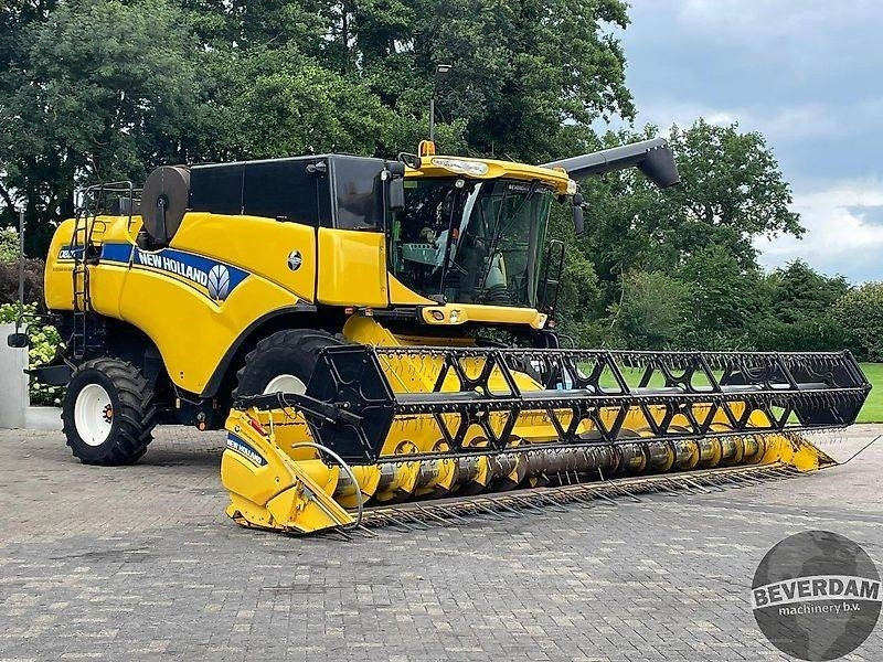 New Holland CX 8.80 - Moissonneuse-batteuse: photos 2 New Holland CX 8.80 - Moissonneuse-batteuse: photos 2