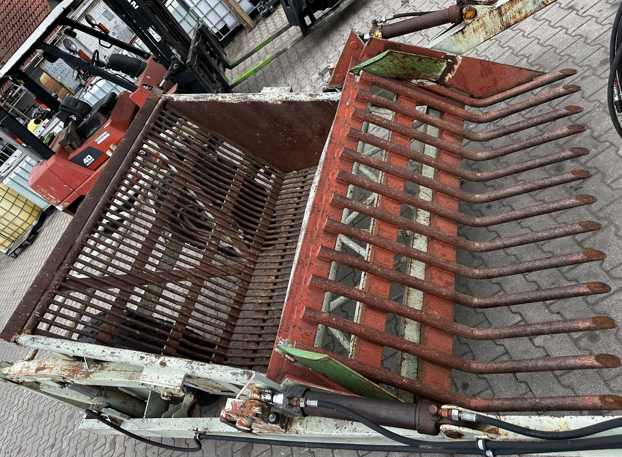 Zbieracz kamieni Fortschritt Steinsammler Steinsammelwagen - Outils du sol: photos 2 Zbieracz kamieni Fortschritt Steinsammler Steinsammelwagen - Outils du sol: photos 2