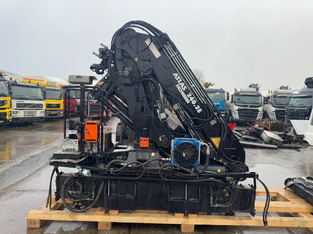 Atlas 240.2E-A3 + REMOTE CONTROL + 5E & 6E FUNCTIE 240 - Grue auxiliaire: photos 5 Atlas 240.2E-A3 + REMOTE CONTROL + 5E & 6E FUNCTIE 240 - Grue auxiliaire: photos 5