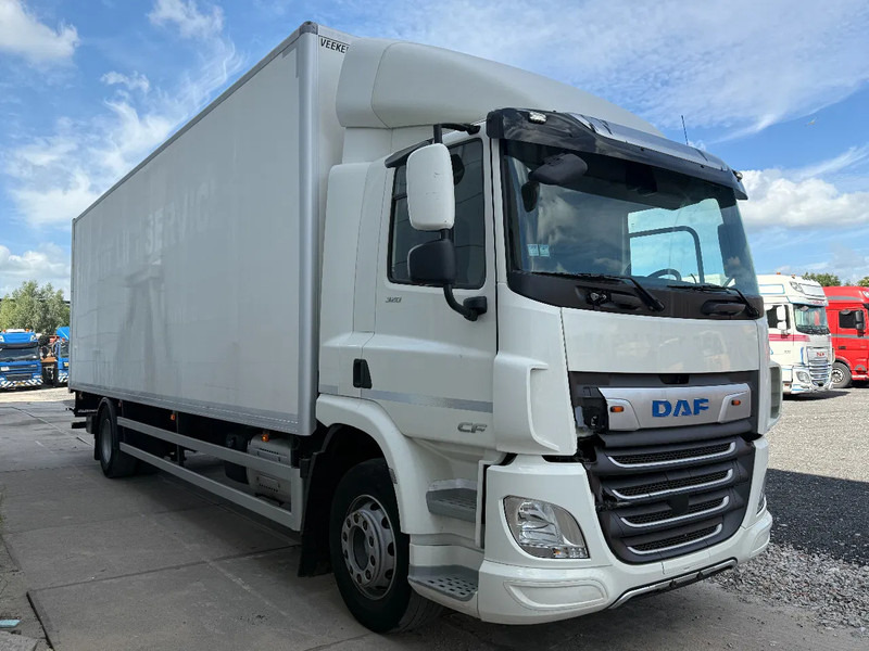DAF CF 320 4X2 - EURO 6 - 19 TON + DHOLLANDIA - Camion fourgon: photos 3 DAF CF 320 4X2 - EURO 6 - 19 TON + DHOLLANDIA - Camion fourgon: photos 3