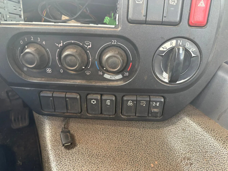 Châssis cabine DAF CF 400 6X2 EURO 6 - ONLY 689.209 KM + STEERING AXLE: photos 10 Châssis cabine DAF CF 400 6X2 EURO 6 - ONLY 689.209 KM + STEERING AXLE: photos 10