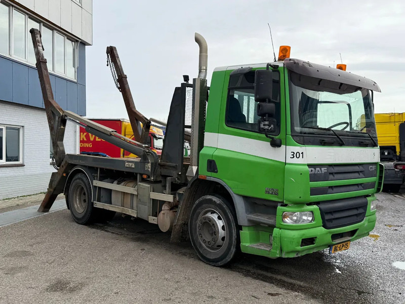 DAF CF 75.310 4X2 HYVALIFT SKIPLOADER MANUAL GEAR FULL STEEL - Camion multibenne: photos 3 DAF CF 75.310 4X2 HYVALIFT SKIPLOADER MANUAL GEAR FULL STEEL - Camion multibenne: photos 3