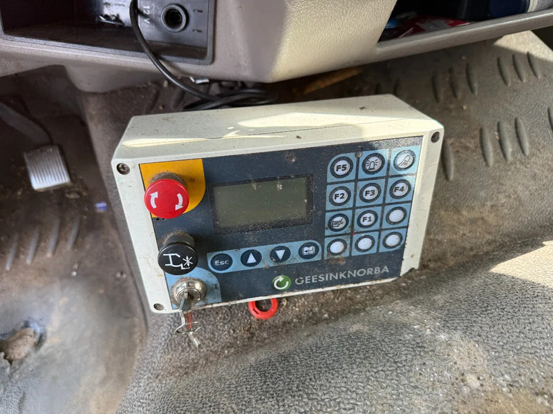 Benne à ordures ménagères DAF LF 55.220 6X2 + GEESINKNORBA GPM III v 14L22 / SPLIT: photos 19 Benne à ordures ménagères DAF LF 55.220 6X2 + GEESINKNORBA GPM III v 14L22 / SPLIT: photos 19