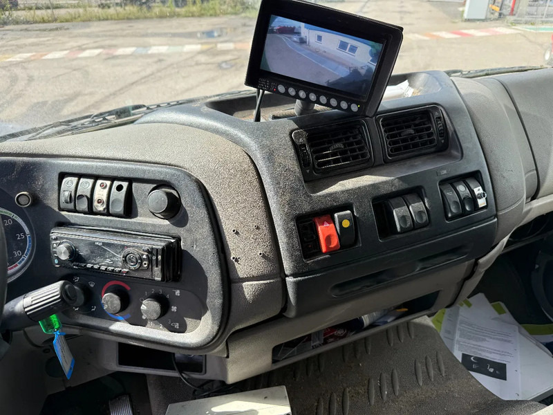 Benne à ordures ménagères DAF LF 55.220 6X2 + GEESINKNORBA GPM III v 14L22 / SPLIT: photos 18 Benne à ordures ménagères DAF LF 55.220 6X2 + GEESINKNORBA GPM III v 14L22 / SPLIT: photos 18