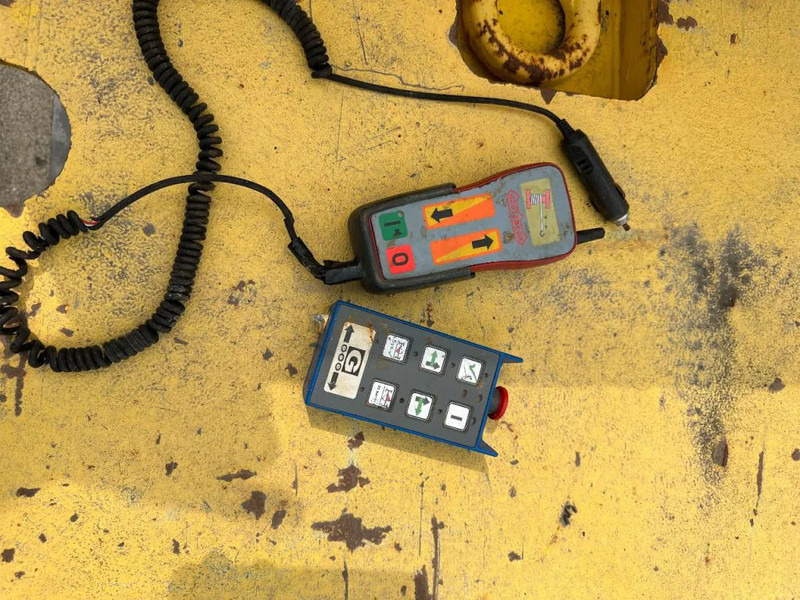 Goldhofer 3 AS GESTUURD REMOTE CONTROLE 1,2 M EXTENDABLE - Semi-remorque surbaissé: photos 4 Goldhofer 3 AS GESTUURD REMOTE CONTROLE 1,2 M EXTENDABLE - Semi-remorque surbaissé: photos 4