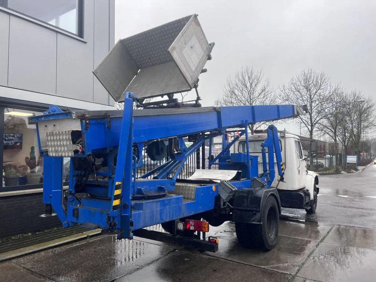 International 4600 4x2 210HP + TEUPEN hyL International 4600 4x2 210HP + TEUPEN hyLI - Camion avec nacelle: photos 4 International 4600 4x2 210HP + TEUPEN hyL International 4600 4x2 210HP + TEUPEN hyLI - Camion avec nacelle: photos 4
