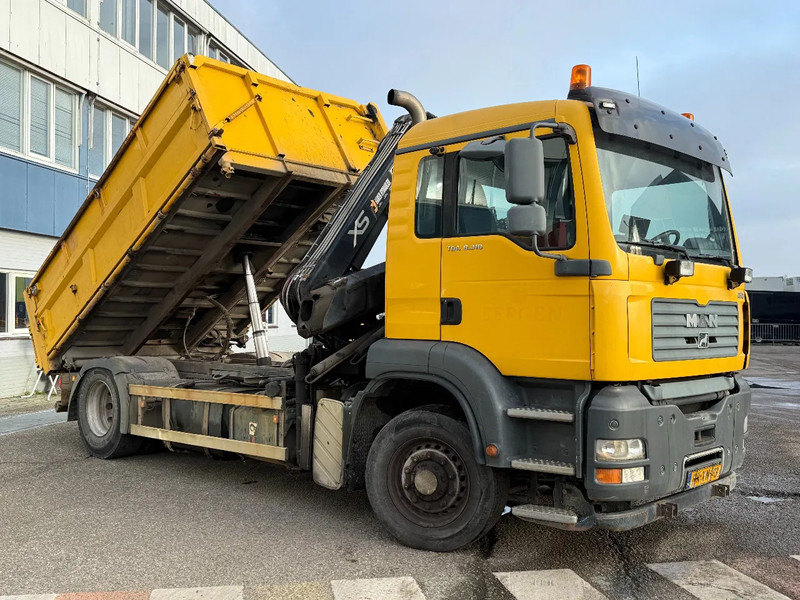 MAN TGA 18.310 4X4 + HIAB 122 ES-2 - DAMAGED CRANE - Camion benne, Camion grue: photos 2 MAN TGA 18.310 4X4 + HIAB 122 ES-2 - DAMAGED CRANE - Camion benne, Camion grue: photos 2